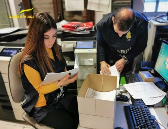 Milano, truffa finanziaria: 18 milioni sequestrati a broker