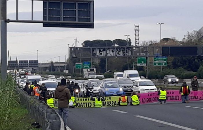 Milano/Pavia, l’attivista di Ultima Generazione &quot;non è socialmente pericoloso&quot;