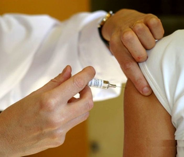 Vaccini, personale scolastico e universitario può scegliere in che regione ricevere la somministrazione