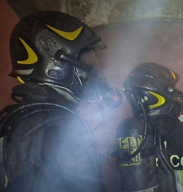 Tragedia a Bologna: incendio in appartamento, morti tre bambini piccoli e la madre