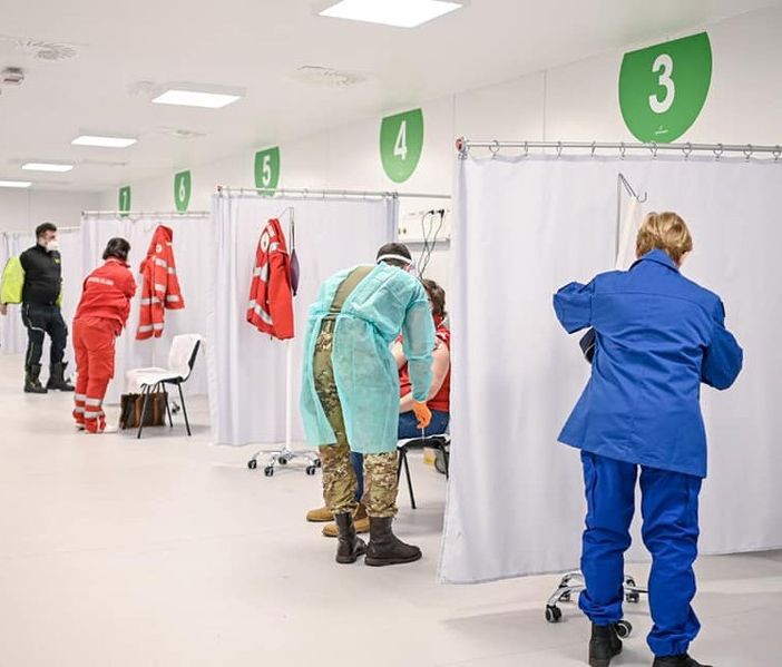 Vaccini anti Covid-19 per il personale scolastico. Ecco come richiederlo