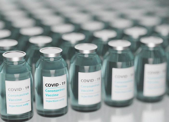 Vaccini agli over 80, la Regione: «Dal 7 aprile chi non è stato chiamato potrà farlo recandosi al centro più vicino»