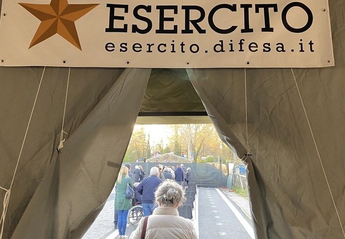 Vaccini anti Covid, tocca alla fascia tra 60 e 64 anni: da domani al via le prenotazioni