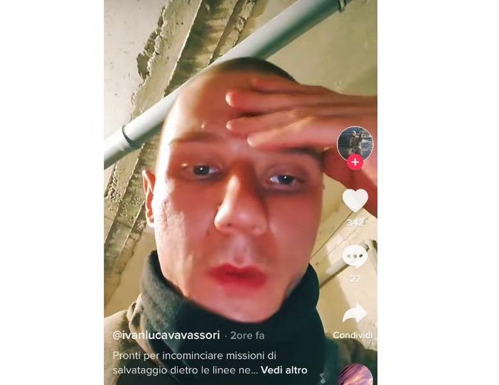 Ore d'ansia per Ivan Vavassori, il calciatore combattente sparito in Ucraina: «Stiamo provando a capire se è sopravvissuto»