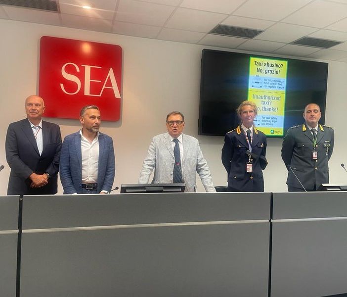 Taxi, al via la campagna contro gli abusivi negli aeroporti e nelle stazioni
