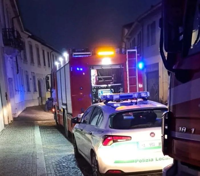 Magenta: crolla il tetto in via Garibaldi, Vigili del Fuoco sul posto per la messa in sicurezza