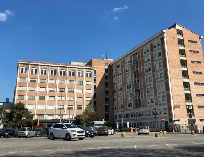 Incendio in garage del Pavese, cinque intossicati trasportati in ospedale