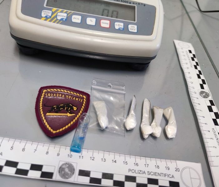 Arrestato giovane con droga e oggetti rubati a Novara