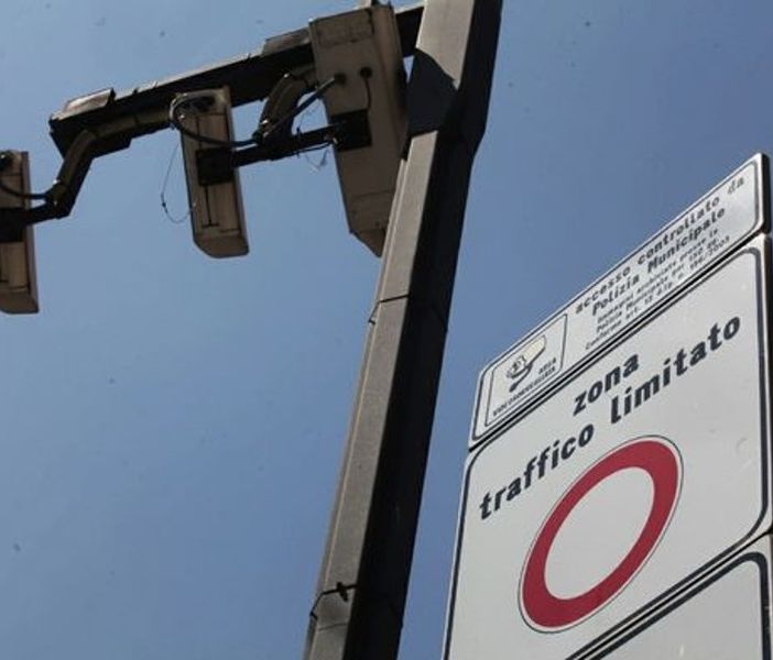 Vigevano, dal 1 luglio al via la nuova ZTL e area pedonale in piazza Ducale