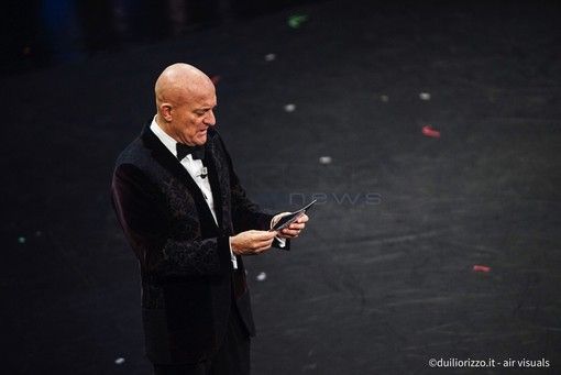 #Sanremo2019: Bisio mette in piazza i commenti dei social, ma non c’è solo odio e violenza verbale