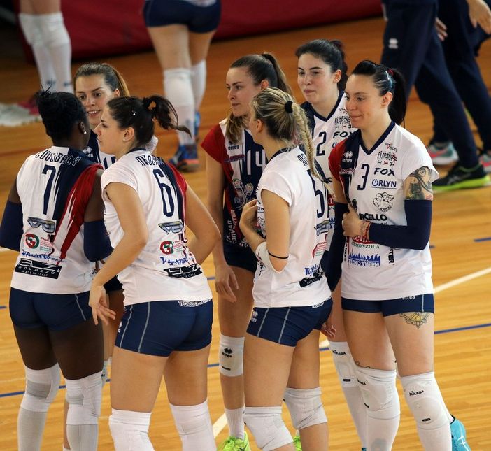 Volley B femminile: Re Marcello Florens Volley Vigevano vince al tie-break ad Ostiano: per i play-off decisivo l’ultimo turno
