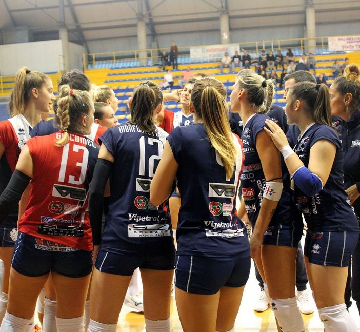 Volley B1 femminile: esordio amaro per la Florens, Lilliput Settimo Torinese passa 3-1