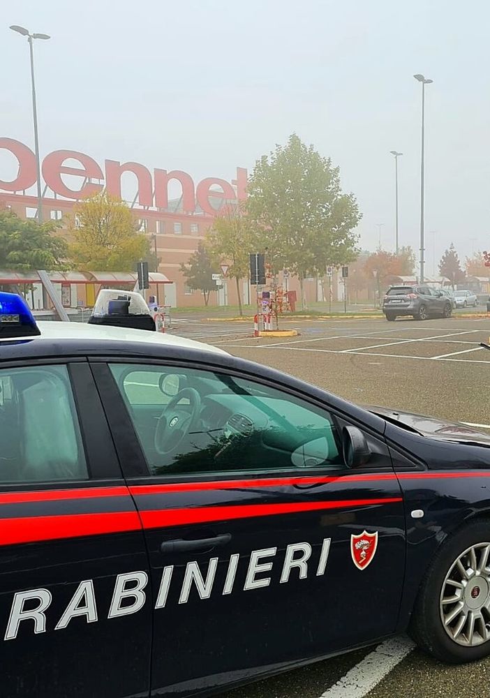 San Martino Siccomario: ruba alla macelleria della Bennet e poi aggredisce il personale di sicurezza, arrestata una 30enne