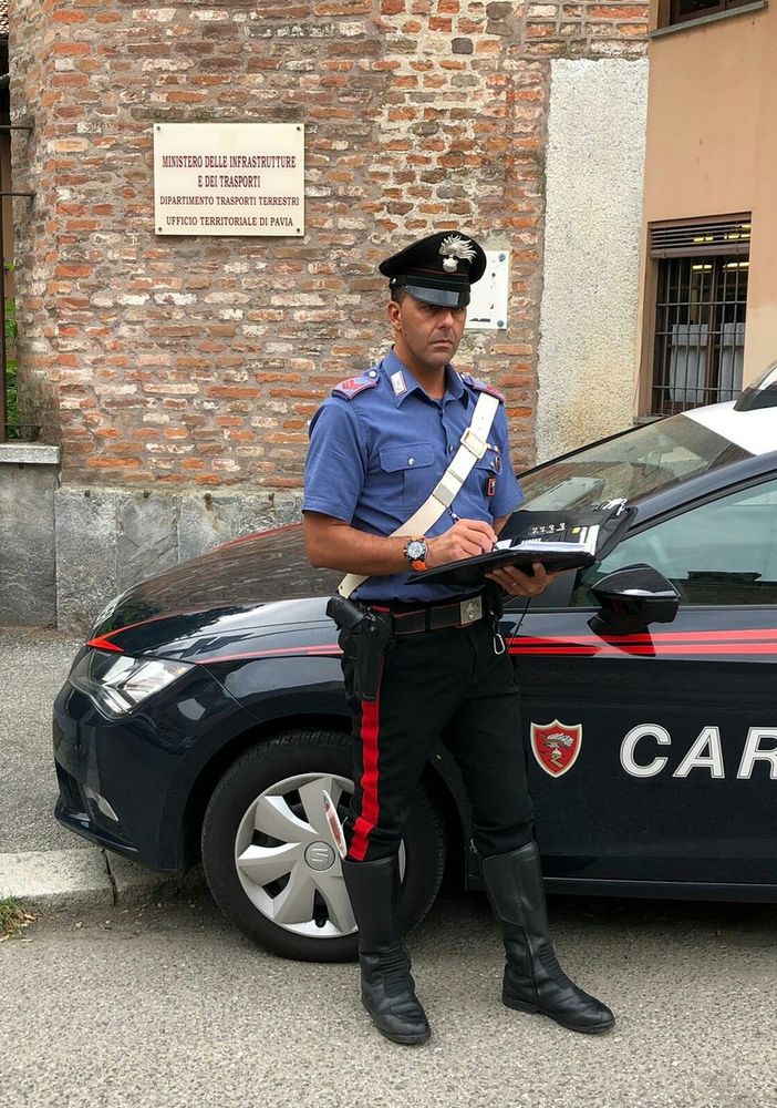 Pavia: sorpreso mentre barava all'esame di guida, nei guai un 32enne
