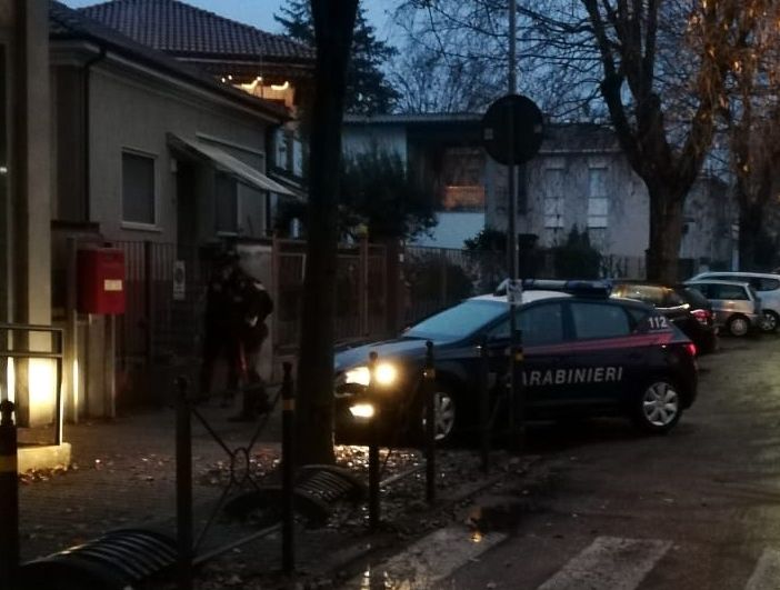 Voghera: aggredisce coppia di giovani in via Furini per rubare un notebook, arrestato un 20enne