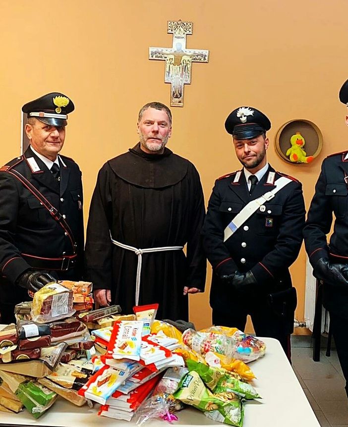 Pavia: i carabinieri donano ai più bisognosi generi alimentari rubati