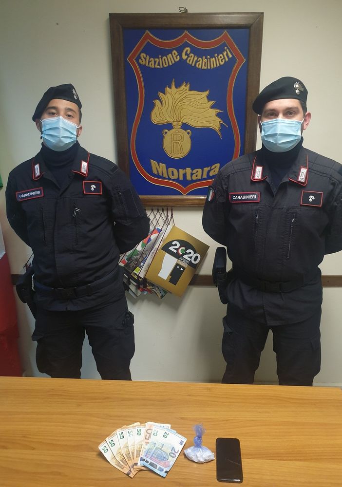 Mortara: non si ferma all'alt dei carabinieri e fugge a piedi con la cocaina, individuato e arrestato un 32enne