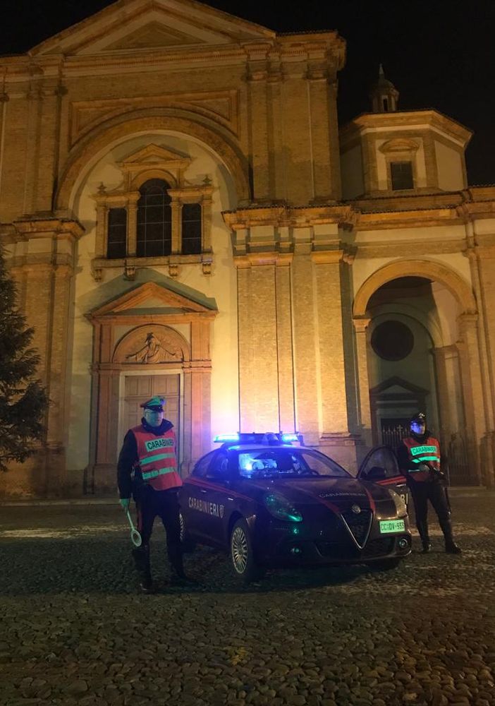 Voghera: gara clandestina con le auto in pieno centro, nei guai due giovani