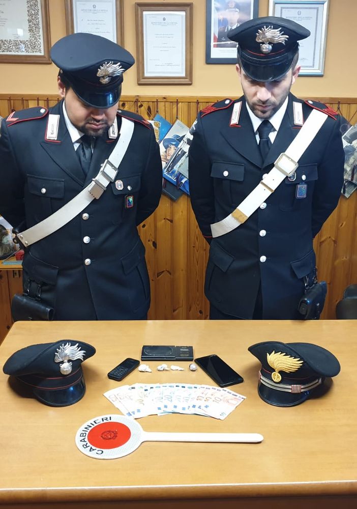 Pieve Porto Morone: sorpreso nei campi a spacciare droga, in manette un 44enne