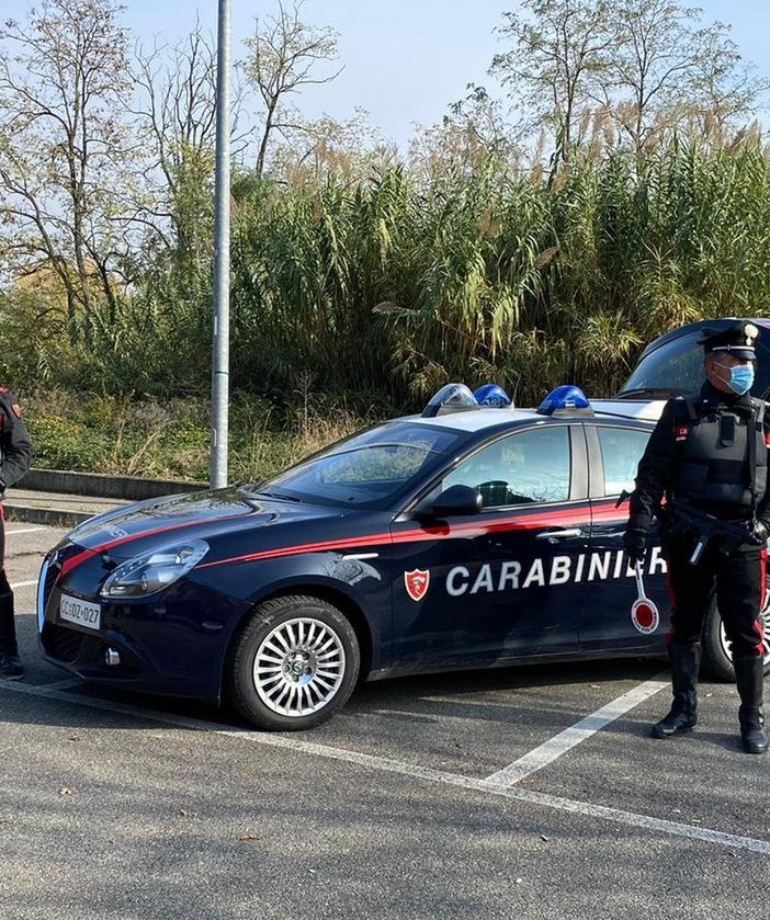 Pavese: fugge nei campi all'alt dei carabinieri, inseguito e preso un 30enne gravato da un ordine di espulsione