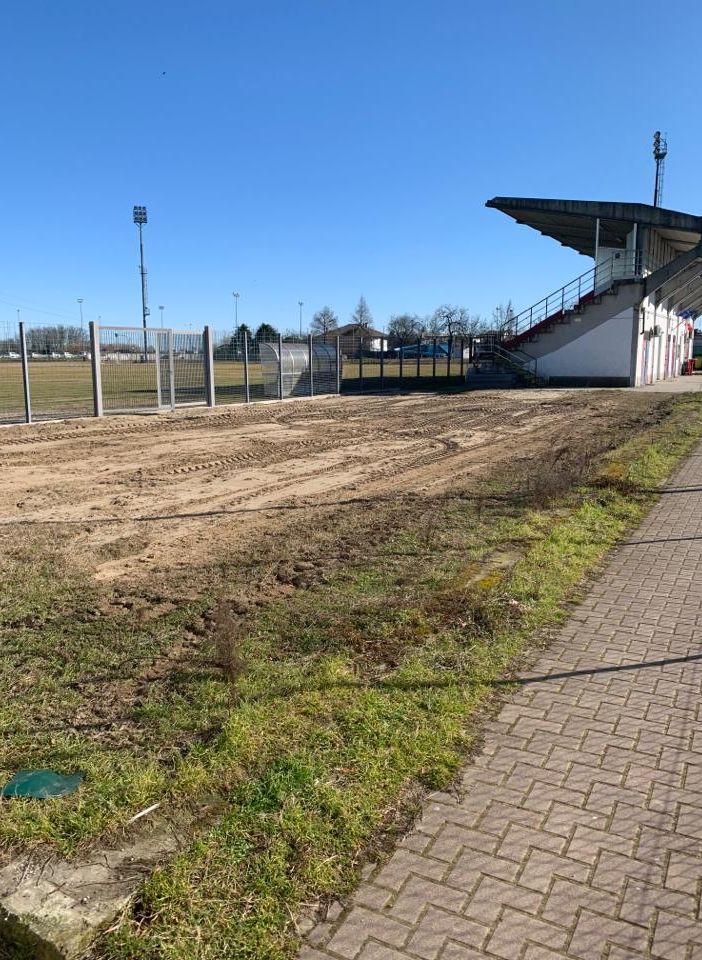 Gambolò, completato l’intervento al campo sportivo. Ricavati nuovi spazi esterni al rettangolo di gioco