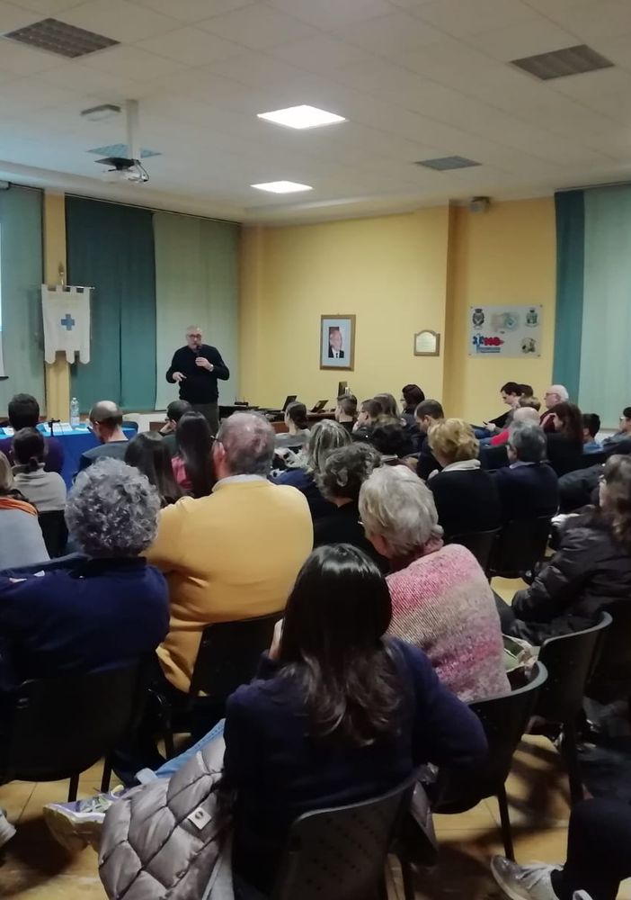 Robbio, sala piena all’inaugurazione di “Cittadini SalvaVita”. Attenzione alta sul tema arresto cardiaco