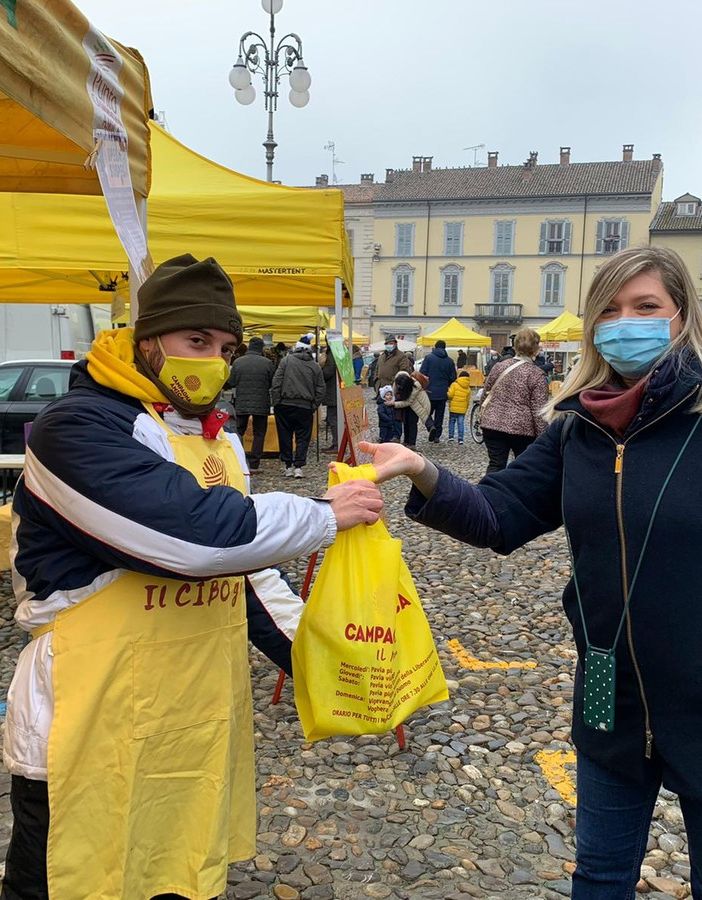 Spesa sospesa, oltre un quintale e mezzo di cibo raccolto al mercato di Campagna Amica a Voghera