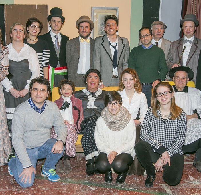 Tromello, “Du matrimoni…e un funeral”: successo per la nuova commedia dialettale del gruppo teatrale San Martino