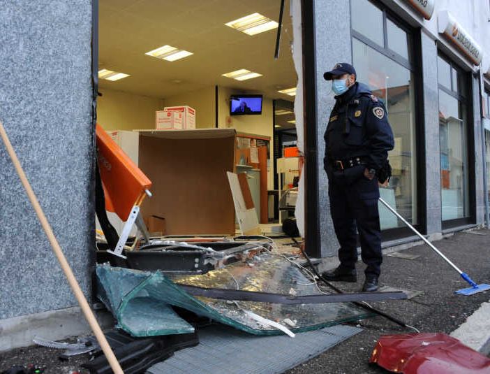 Assaltavano bancomat nella provincia di Milano (e non solo): in manette la &quot;banda dei moldavi&quot;