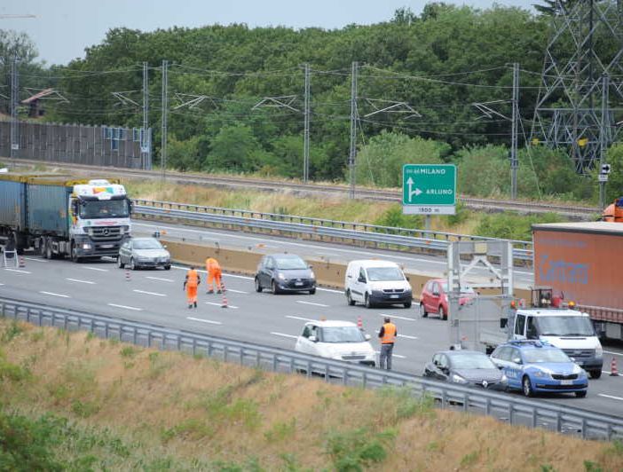 Incidente sulla A4 tra Marcallo/Mesero e Arluno: camion coinvolti, un ferito e lunghe code