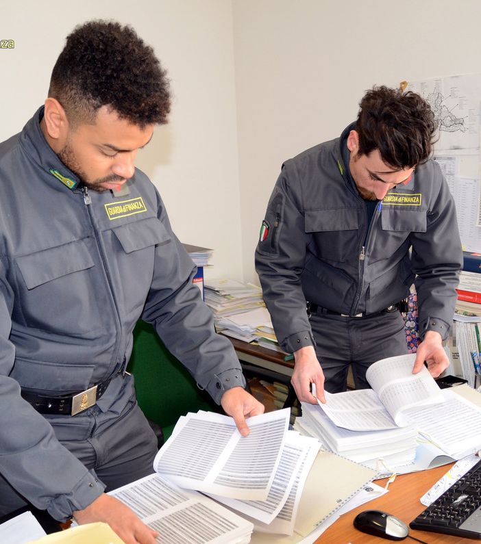 Pavia, operazione “Master Fraud”: scoperta maxi evasione fiscale e riciclaggio di denaro sporco. 17 denunciati