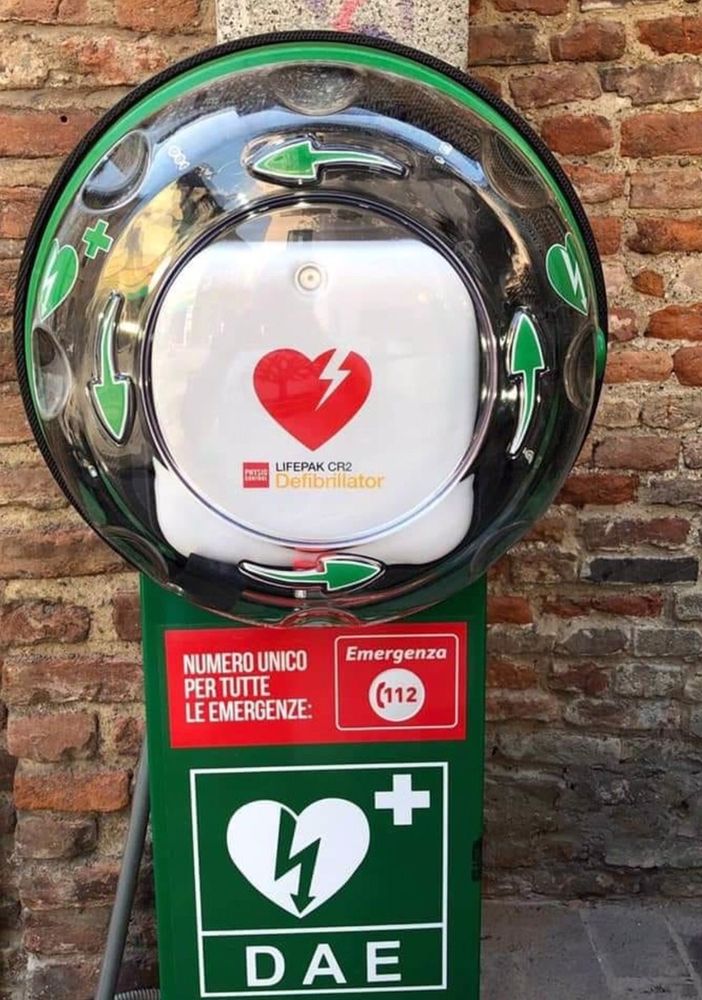 Robbio, nuovo defibrillatore in via Roma in memoria di Marco Piolatto