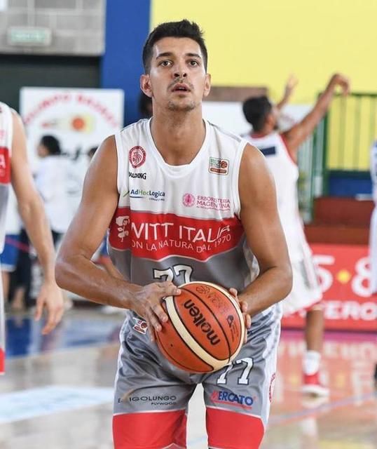 Giacomo Dell'Agnello con la maglia della Witt-San Bernardo Alba