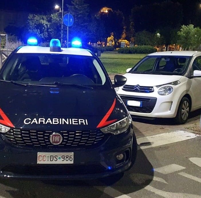 Voghera: guida in contromano per eludere i controlli dei carabinieri, denunciato un minorenne
