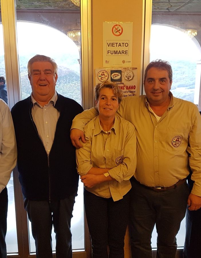 A Genova il pranzo natalizio degli amanti di bus e camion storici