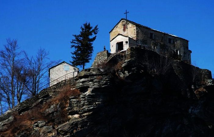 Valli di Lanzo: a Cantoira un’aiuola votiva a Maria Ausiliatrice e Santa Cristina