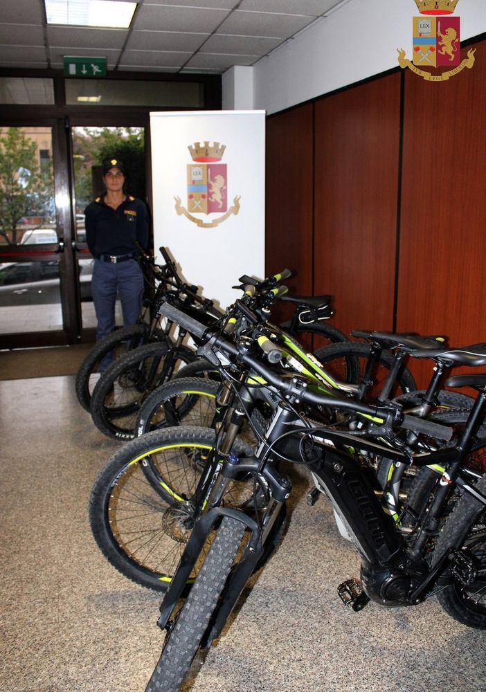 Pavia: truffa ai danni di noleggiatori di biciclette, denunciate 4 persone