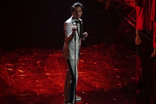 Mika porta De André sul palco del Festival di Sanremo