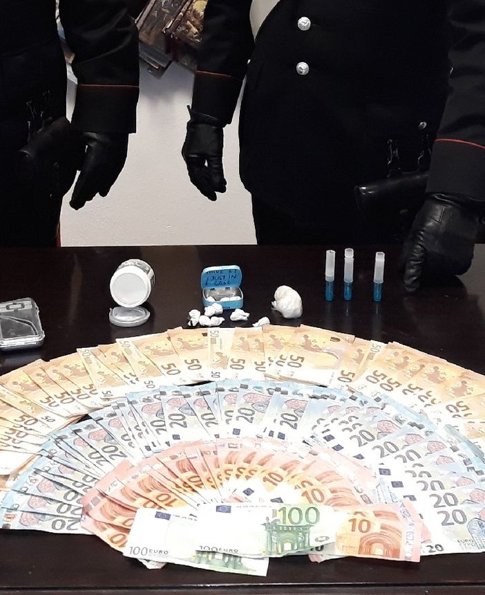 Pavia: sorpreso a spacciare con la bici in centro, arrestato un 26enne