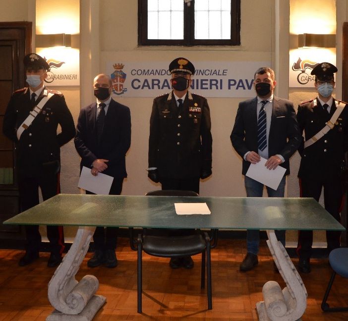 Pavia: salvarono coniugi intrappolati in auto dopo un incidente sulla A21, premiati due Carabinieri