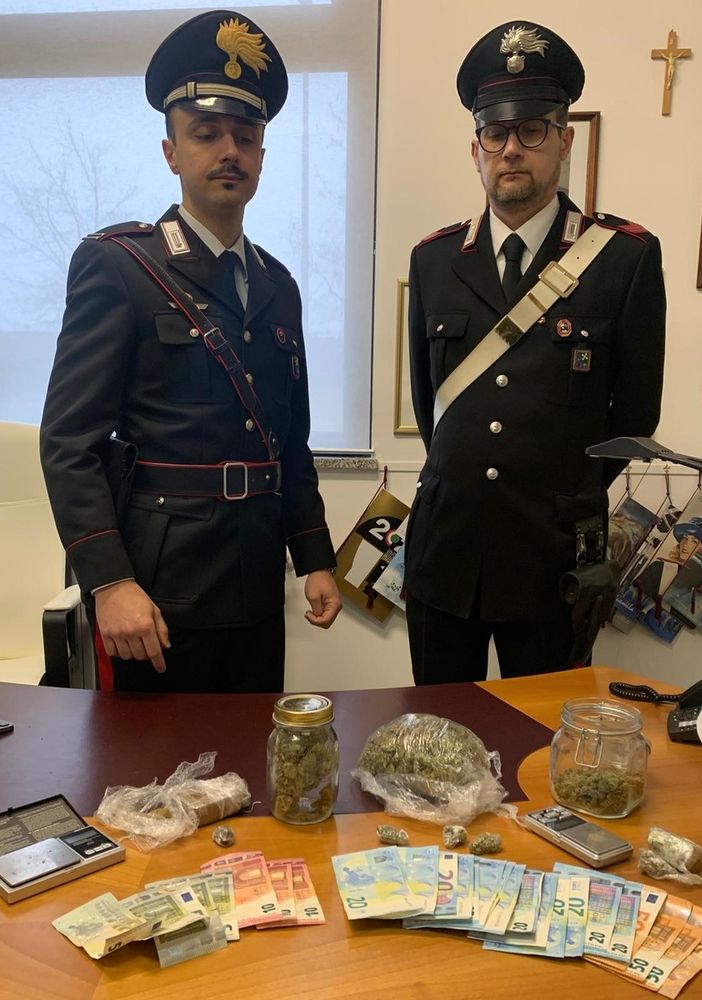 Oltrepò: trovati con la droga nell'auto, in manette due giovani pusher