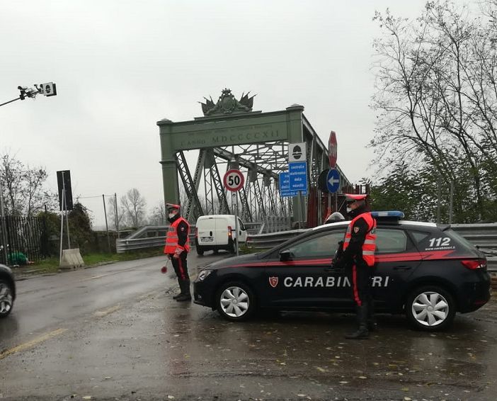 Oltrepò: positivi al Covid-19 non rispettano la quarantena, denunciate due persone sorprese a bordo di un'auto