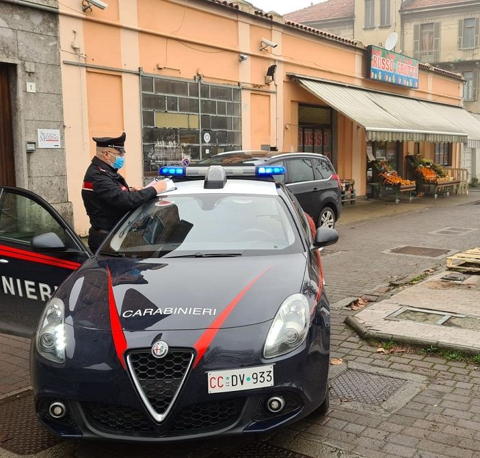 Voghera: tenta di rubare l'incasso da un negozio di ortofrutta, denunciato un 30enne