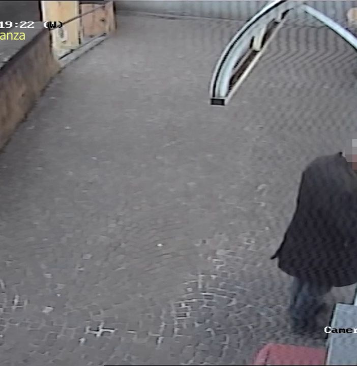Smascherata frode fiscale da oltre 40 milioni di euro: 7 arresti. Direttore dell’ufficio postale di Vigevano rubava l’identità ad ignari clienti