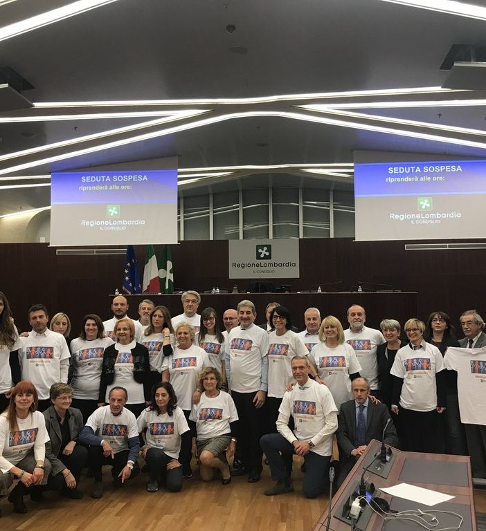 Giornata internazionale contro la violenza sulle donne: Palazzo Pirelli sarà illuminato con la scritta “Non sei da sola”