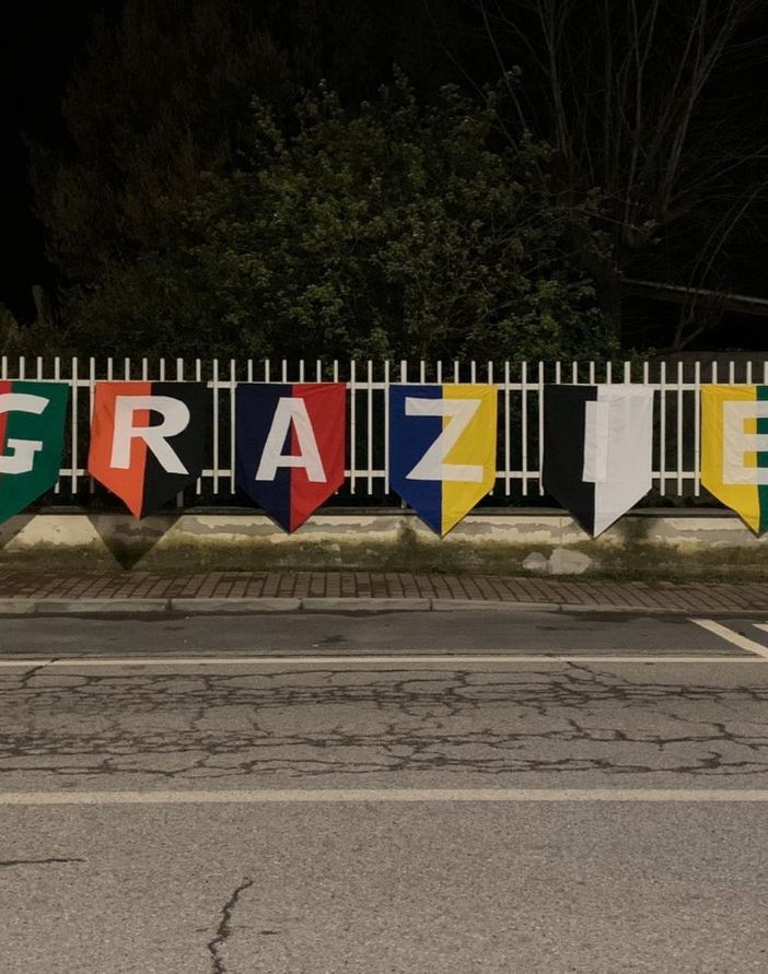 Robbio, la cittadinanza ringrazia la Croce Azzurra Robbiese con uno striscione