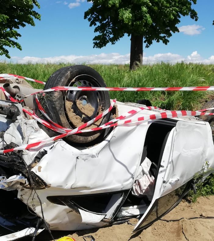 Galliavola: escono di strada con l'auto, lievemente feriti due ragazzi