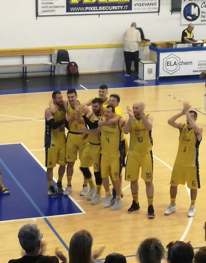 Basket Serie B, Vigevano comincia i play-off con il piede giusto: battuta Padova