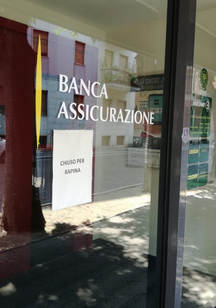 Vigevano: bandito rapina la Credem in corso Cavour