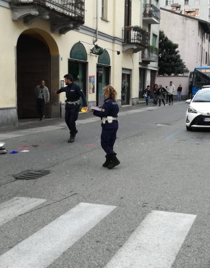 Vigevano: investita da una moto in via del Carmine, in gravi condizioni una 41enne